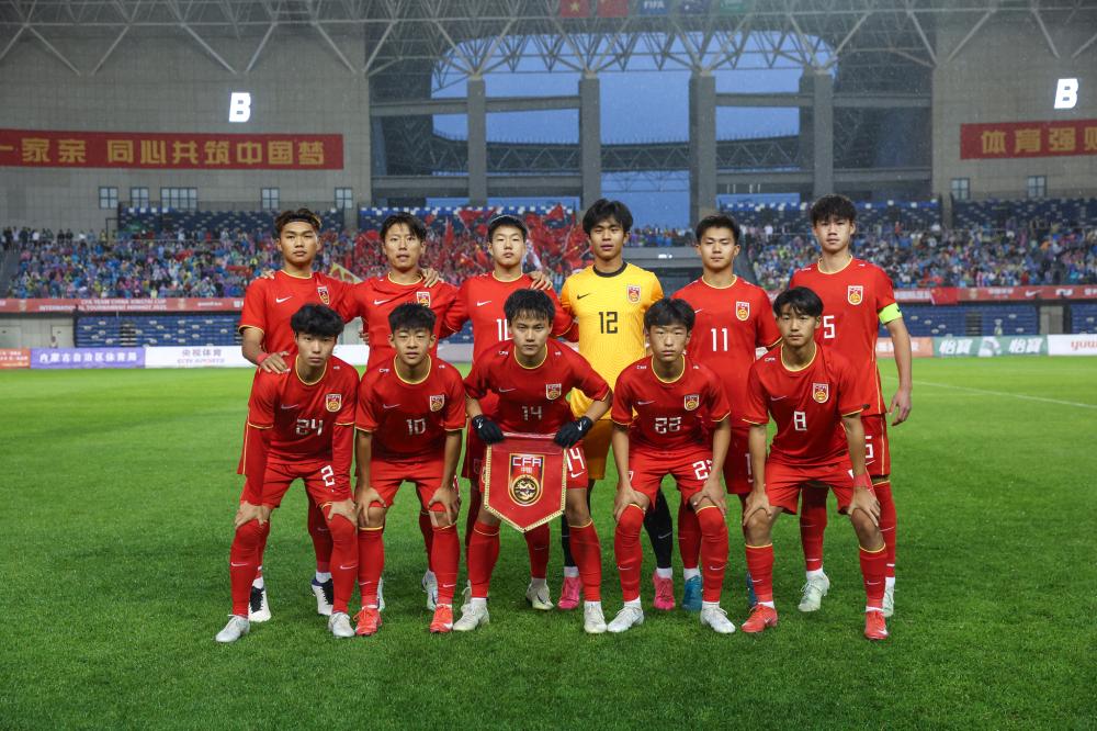 记者：球员间有梅西和德保罗这般挚友很棒，球队间有就很怪了